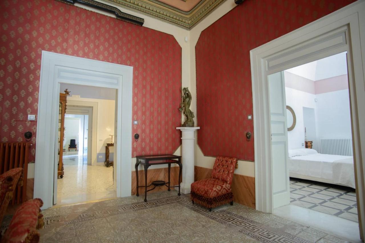 モーラ・ディ・バーリ Palazzo Introna Bed & Breakfast エクステリア 写真