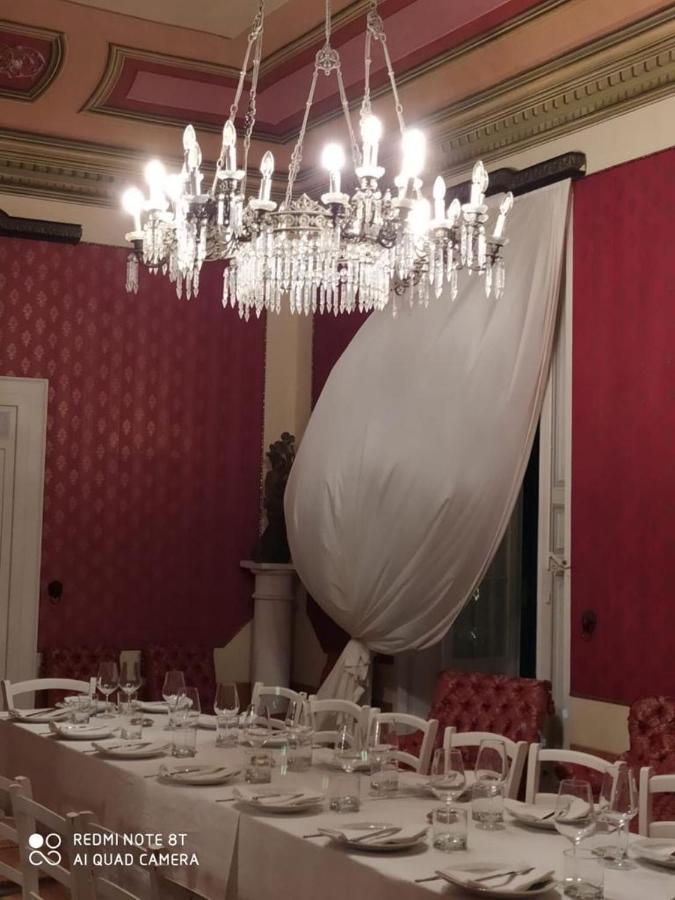 モーラ・ディ・バーリ Palazzo Introna Bed & Breakfast エクステリア 写真