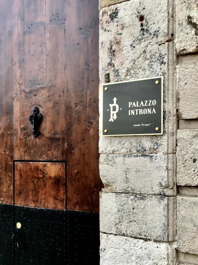 モーラ・ディ・バーリ Palazzo Introna Bed & Breakfast エクステリア 写真