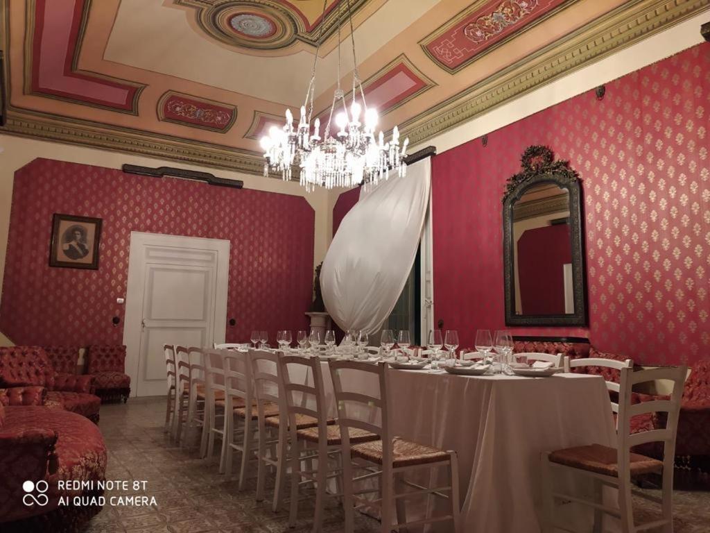 モーラ・ディ・バーリ Palazzo Introna Bed & Breakfast エクステリア 写真